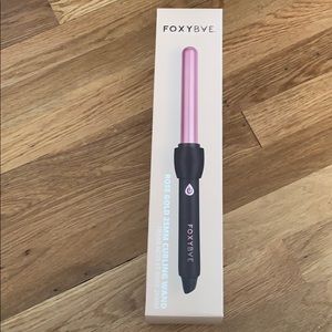 NWT Foxy bae rose gold 25mm curling wand